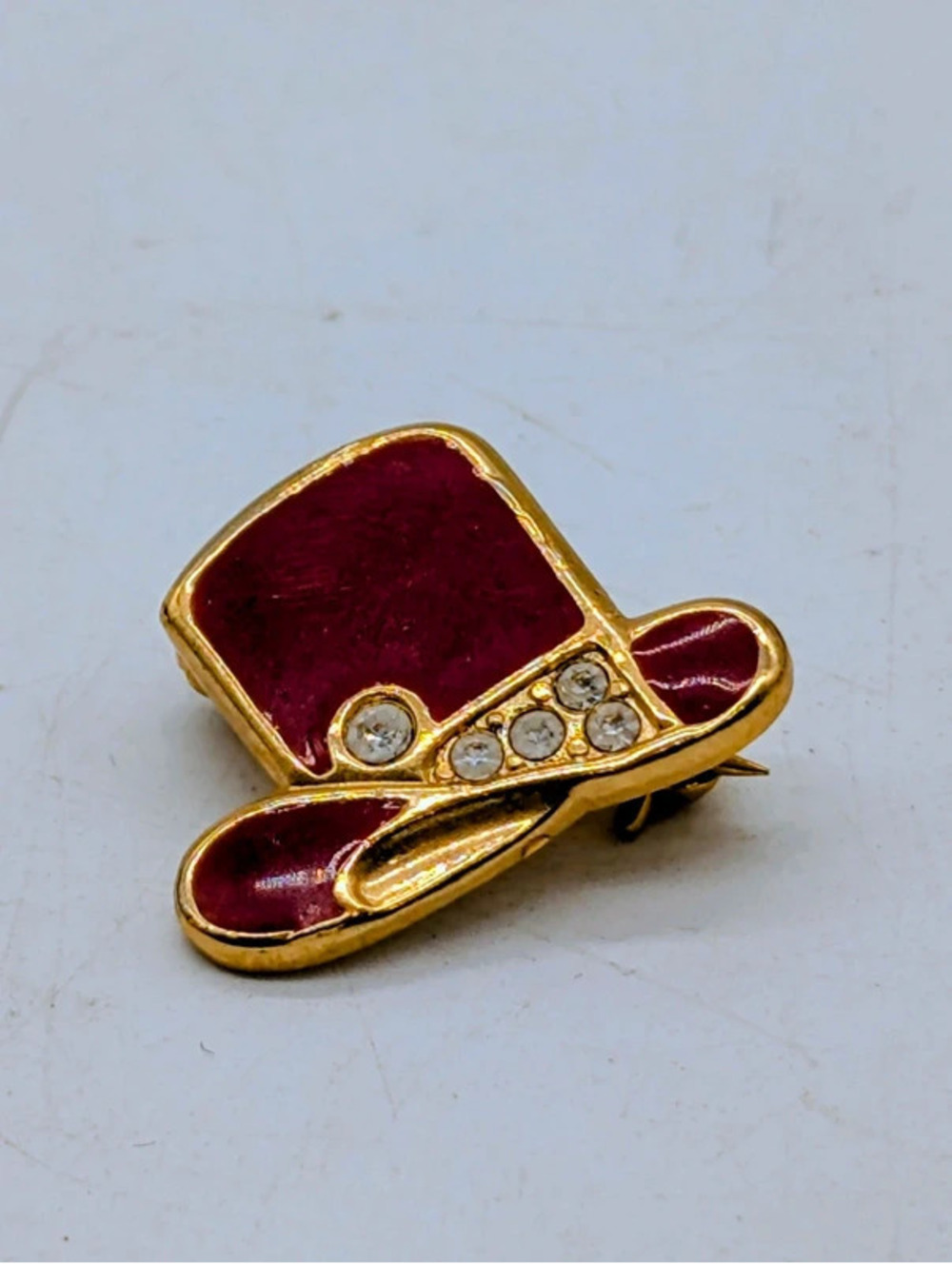 Vintage Gold Tone Red Enamel Rhinestone Top Hat Pin Brooch